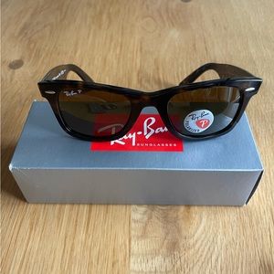NWT - RAY-BAN WAYFARER CLASSIC SUNGLASSES - POLARIZED BROWN